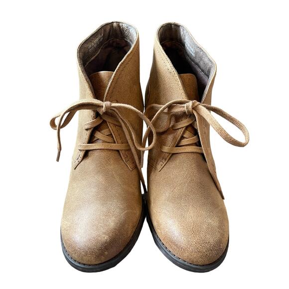 Clarks Womans 10 Sashlin Sue Lace Up Ankle Bootie Leather Granny Boot Tan Brown - Picture 3 of 8